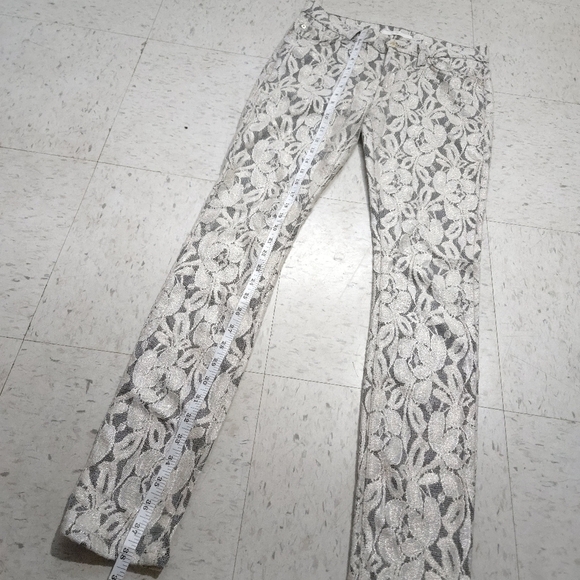 7 For All Mankind | Women's Cream And Gold Tone Lace Pattern Pant - Picture 11 of 12